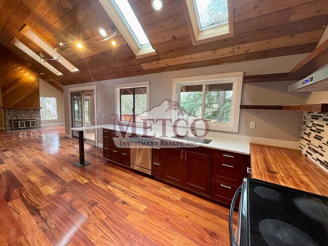 Building Photo - 24401