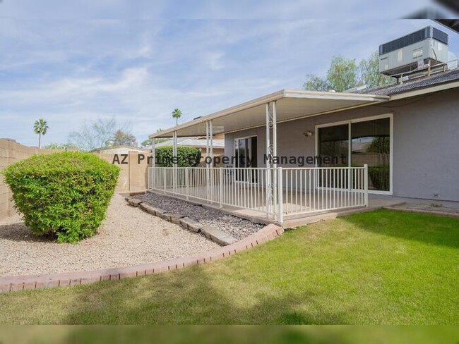 Building Photo - 1104 E Bell De Mar Dr