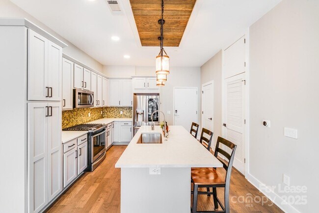 Primary Photo - 2401 Euclid Ave