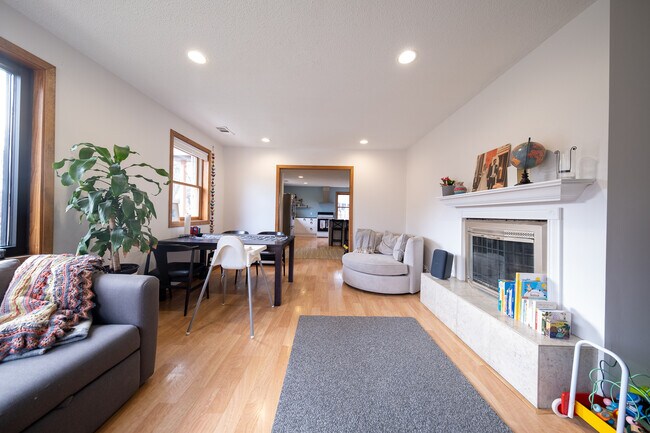 Building Photo - 14130 35th Ave N