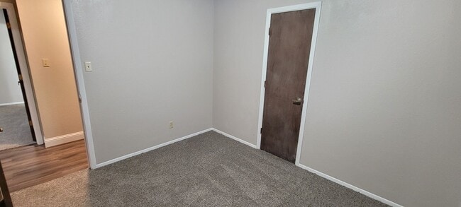 Building Photo - GREAT THREE BEDROOM 2 BATH HOME IN NORTH CLOVIS