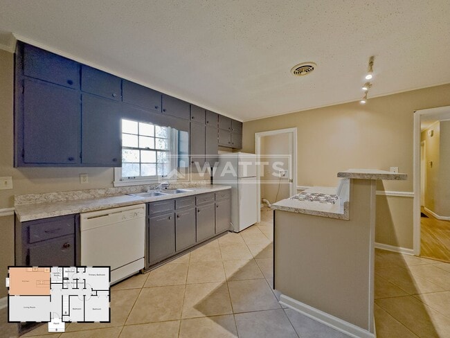 Building Photo - Excellent 4 Bedroom House in Bluff Park Community