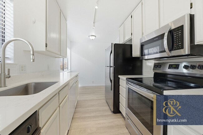 Building Photo - 916 Beach Park Blvd