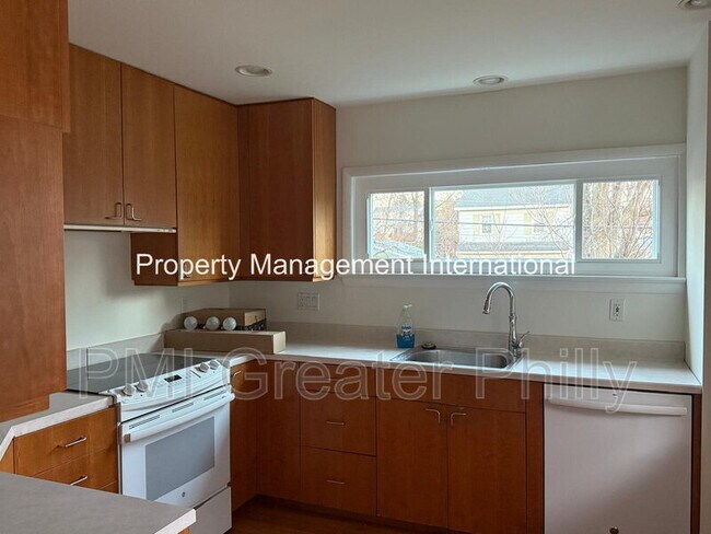 Building Photo - 864 Beechwood Rd