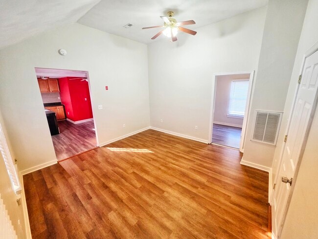 Building Photo - 400 Jamestown Ave