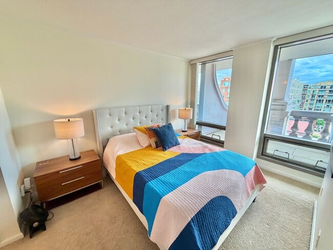Building Photo - Penn Ave Prominent Neoclassical 1 Bed Condo, w/Balcony, Pool, Gym. - Furnished Option, Parking Op...