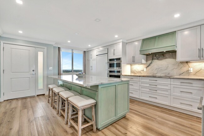 Building Photo - 911 Ocean Dr
