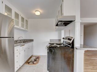 Building Photo - Queen Anne Triplex