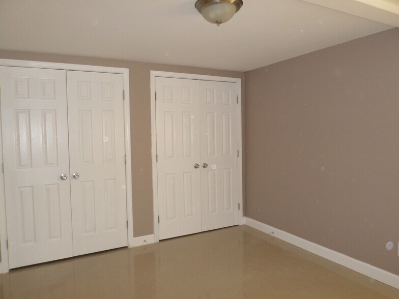 Building Photo - 2297 Glendale Dr