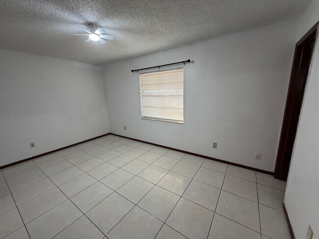 Building Photo - 2036 Las Palmas Cir