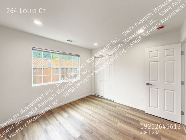 Building Photo - 264 Louis Ct