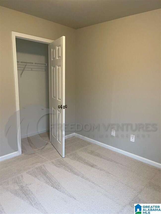 Building Photo - 401 Woodland Trl