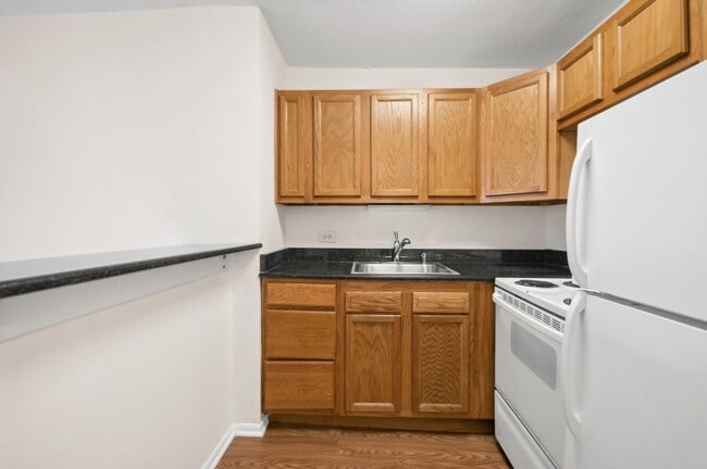 Building Photo - 2728 N Hampden Ct