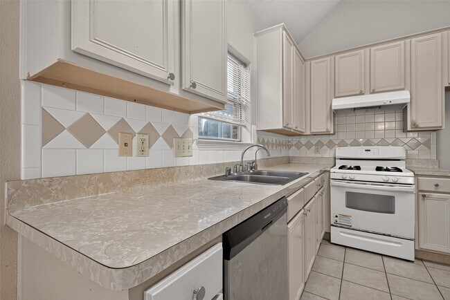 Building Photo - 8503 Raybluff Ln