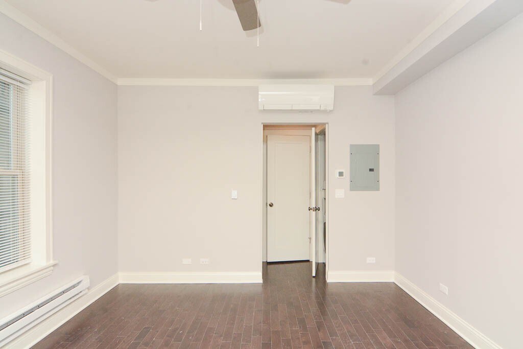 Building Photo - 648 W Wrightwood Ave