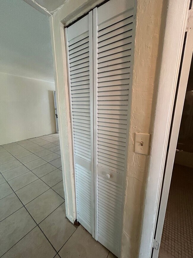 Building Photo - 1221 Kennedy Rd