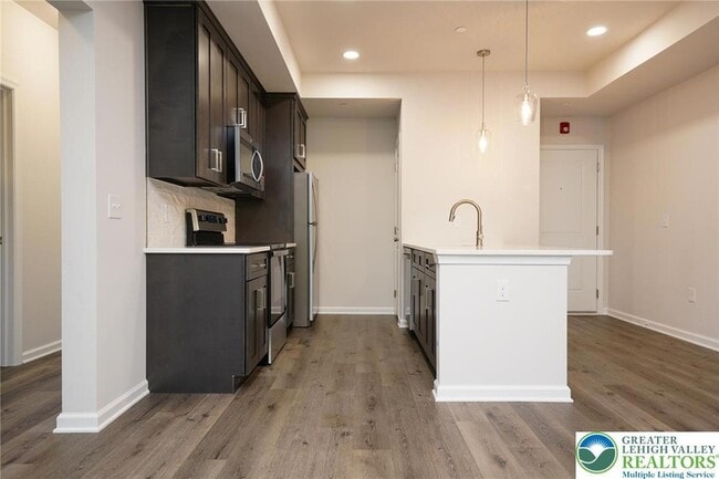 Building Photo - 1210 Eaton Ave