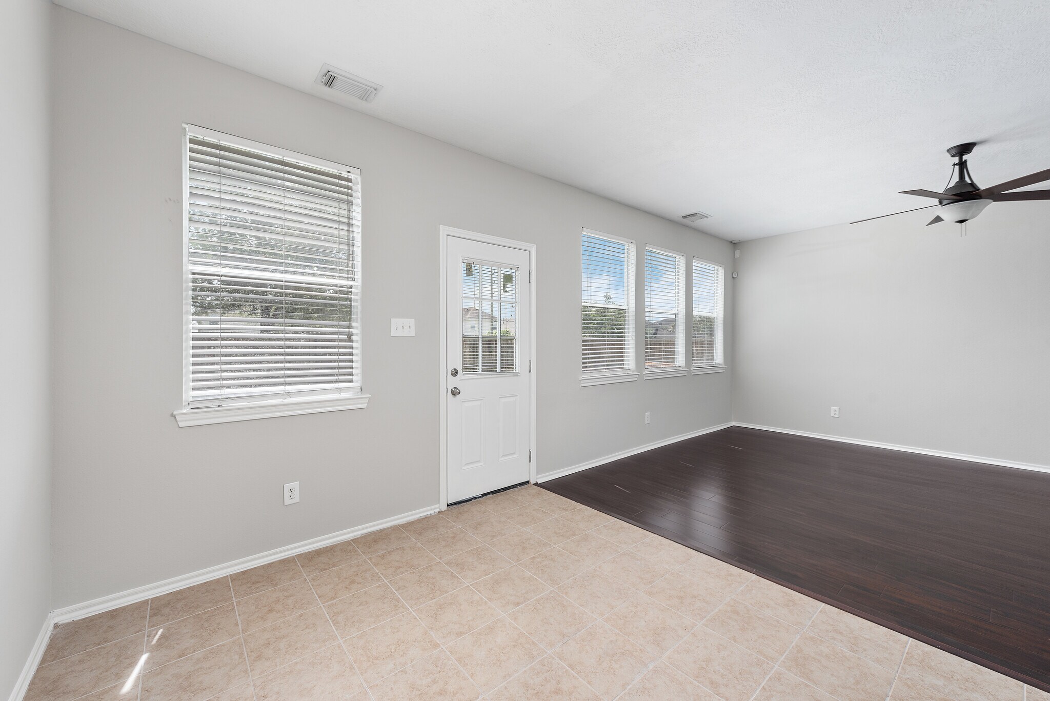 Building Photo - 14425 Rosehedge Ct