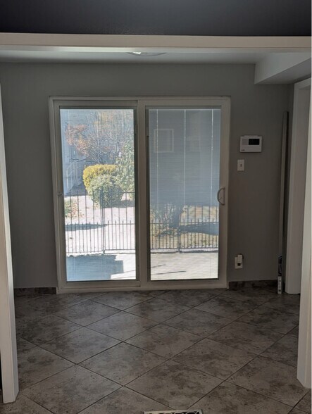 Building Photo - 1530 Chester Square