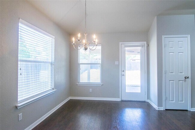 Building Photo - 504 Comal Run