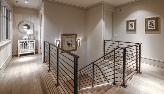 Building Photo - 6Bd/6.5Ba Clyde Hill House