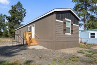 Building Photo - 3 Bed/ 2 Bath Home For Rent!