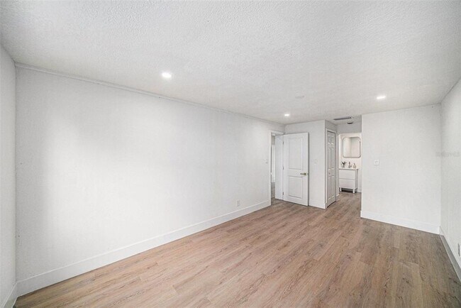 Building Photo - 3812 W Rogers Ave