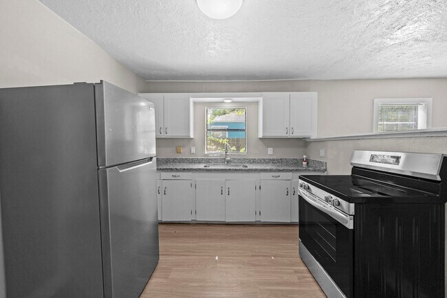 Building Photo - 8 Jennische St