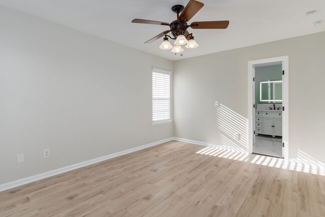 Building Photo - Delightful 3-bedroom, 2-bathroom home loca...