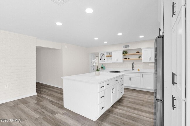 Building Photo - 301 N 87th St