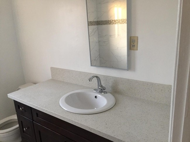 Building Photo - 515 N Nicholson Ave