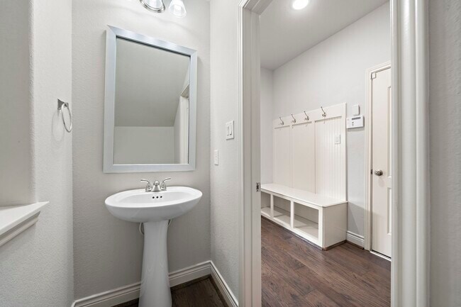 Building Photo - 3907 Pinecrest Peak Dr