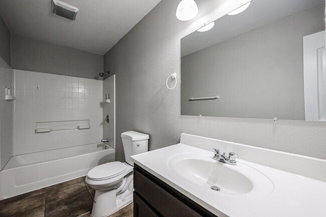 Building Photo - Amazing 5 bedrooms and bathrooms in one of the best school districts!