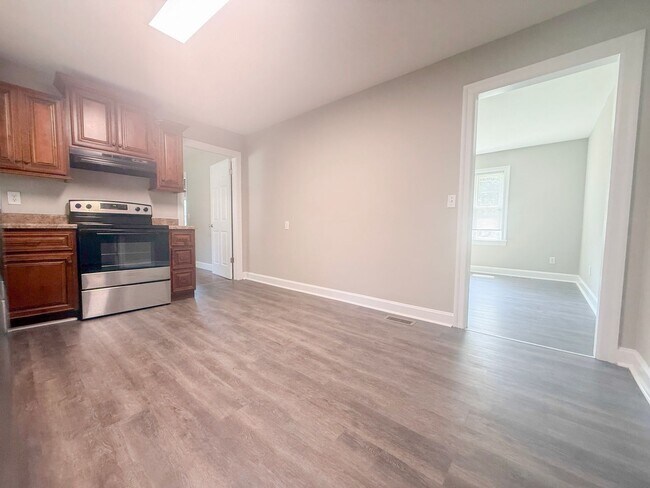 Building Photo - 4-Bedroom Home Walking Distance to Tennessee Tech