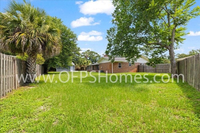 Building Photo - 1112 Coral Dr