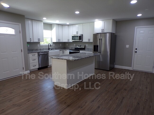 Building Photo - 533 Anton St