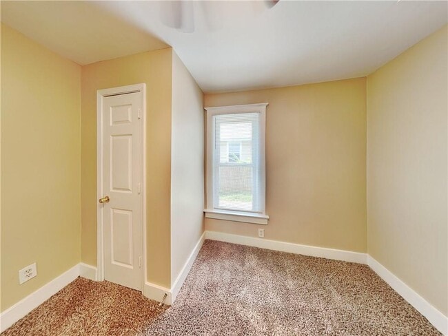 Building Photo - 2497 Lakewood Ave SW