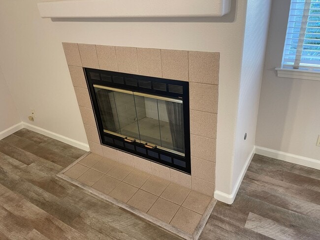 Building Photo - 3 bedroom 2 bath, Mission Ranch Neighborhood, Turnkey ready to move in.