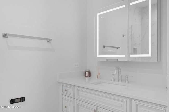 Building Photo - 200 Ocean Crest Dr