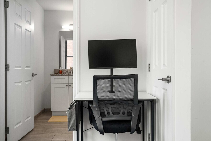 Building Photo - 209 9th St