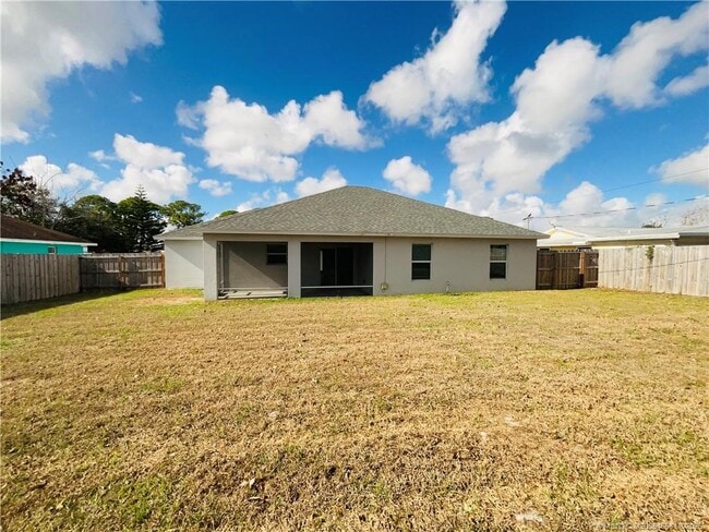 Building Photo - 928 SW John MacCormack Terrace