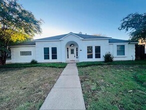Building Photo - 1008 Charter Oak St