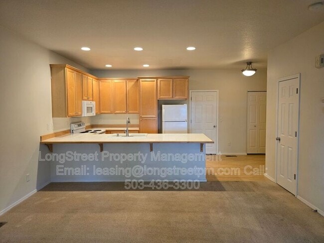 Building Photo - 3008 NW Morning Glory Dr