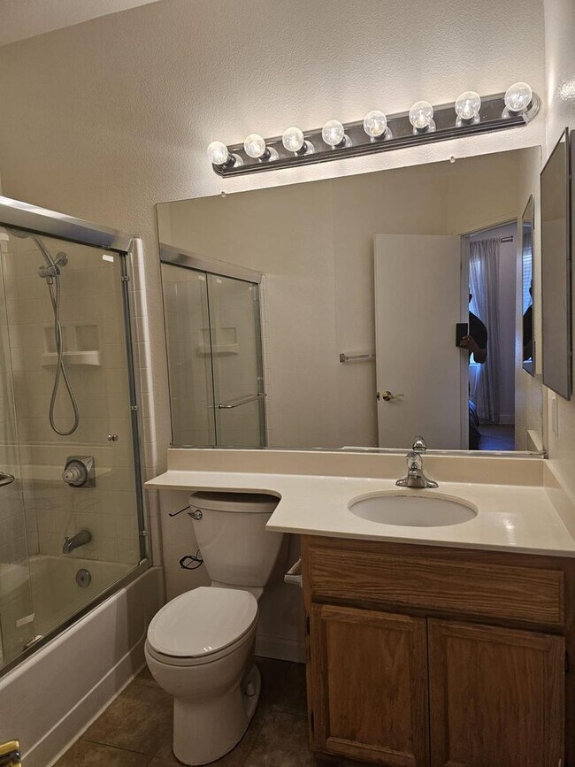 Building Photo - Modern 3BD/3BA Townhouse in Prime Union Ci...