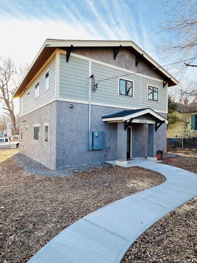 Building Photo - 605 Alderson Ave