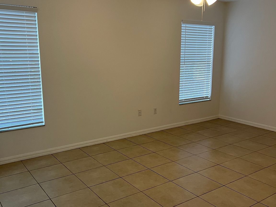 Building Photo - 215 Seville Pointe Ave