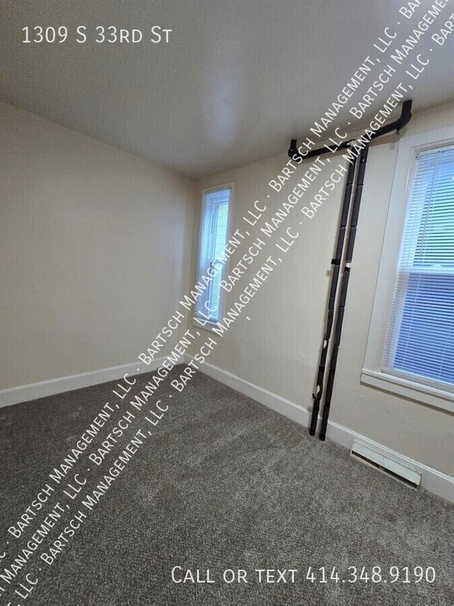 Building Photo - 1309 S 33rd St