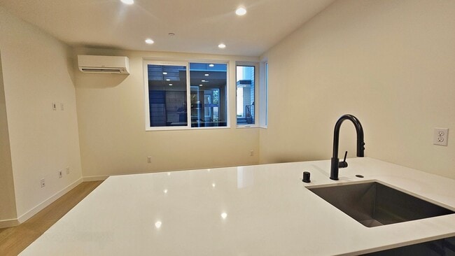 Building Photo - Brand New 2 Bed 2 Bath Townhome in North Beacon Hill, Seattle.