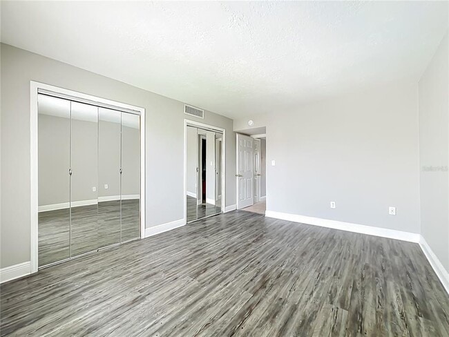 Building Photo - 568 Orange Dr