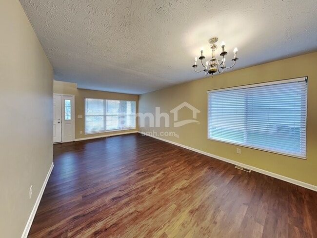 Building Photo - 4695 Woodfield Dr